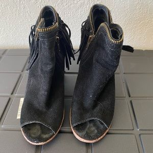 Women’s heels size 6!!